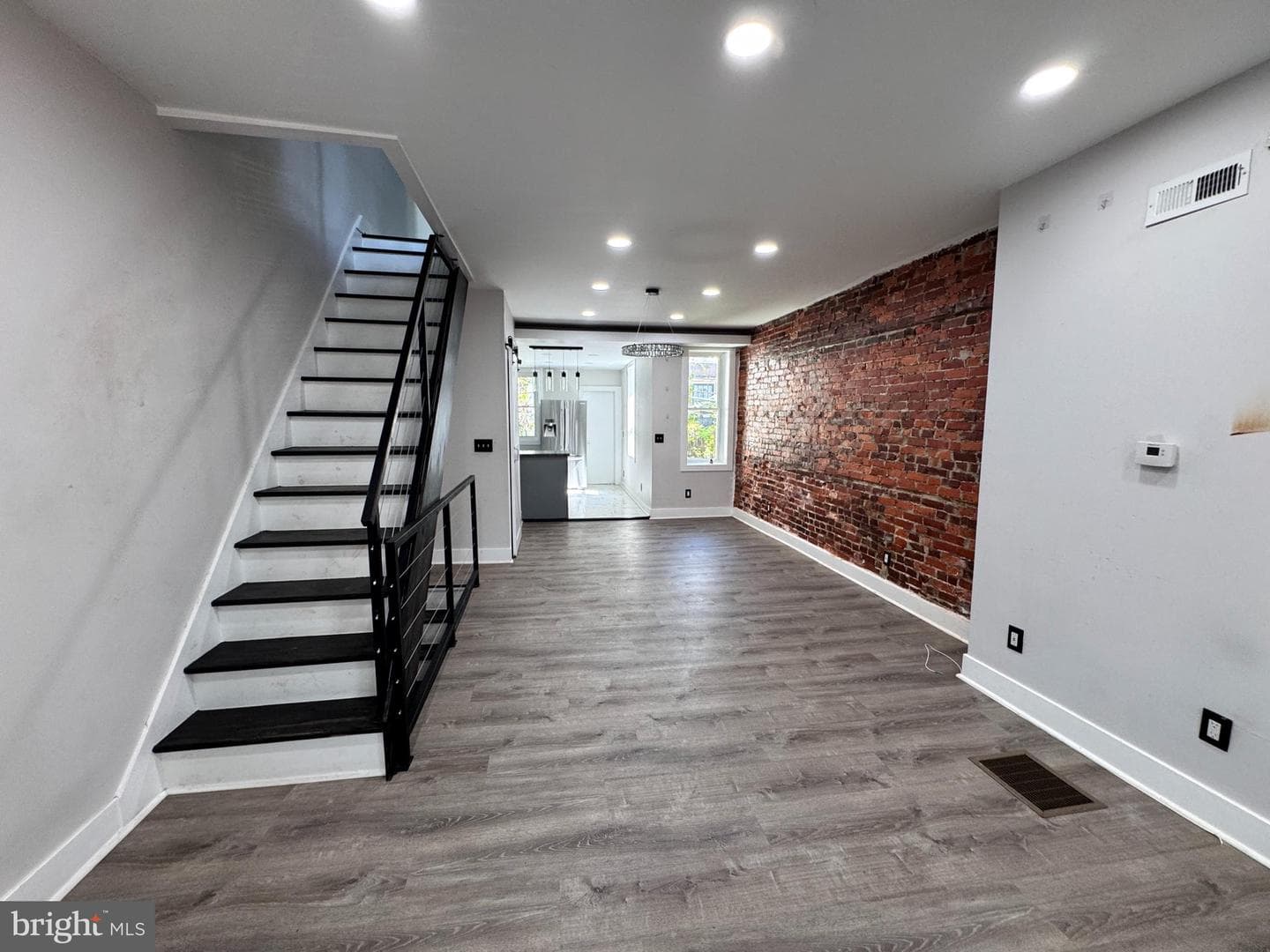 5511 Pemberton Street photo 3