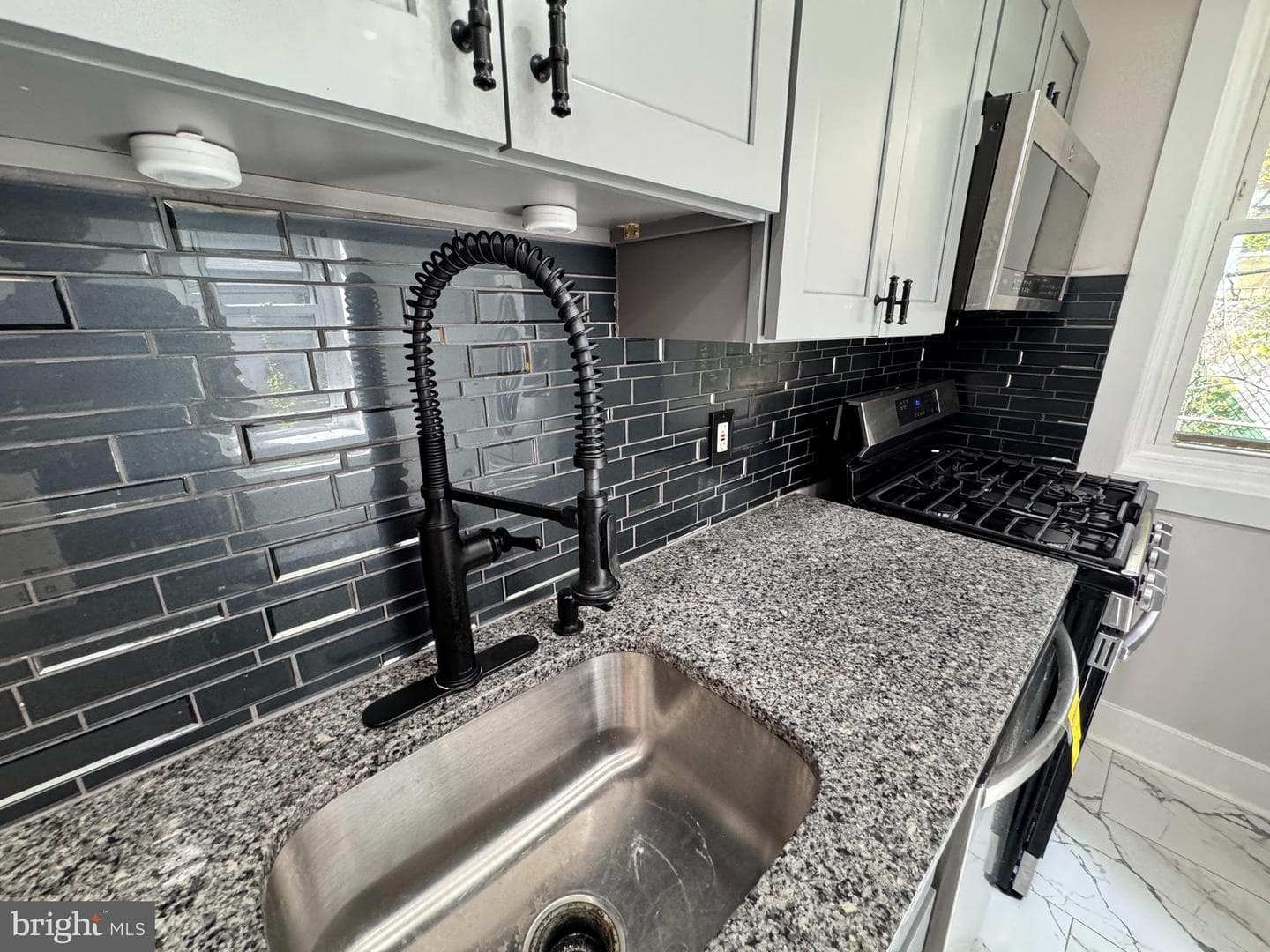 5511 Pemberton Street photo 9