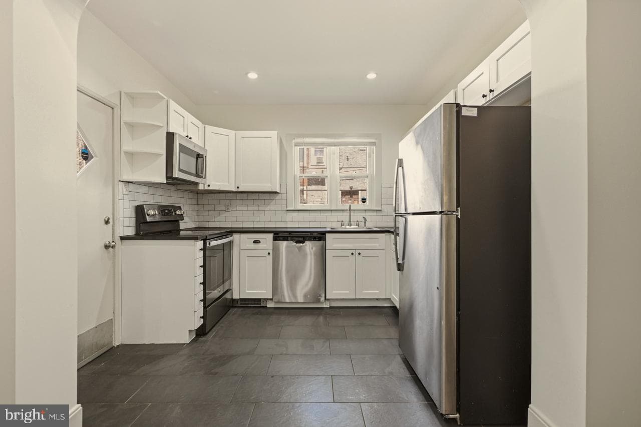 2323 W Cumberland Street photo 16