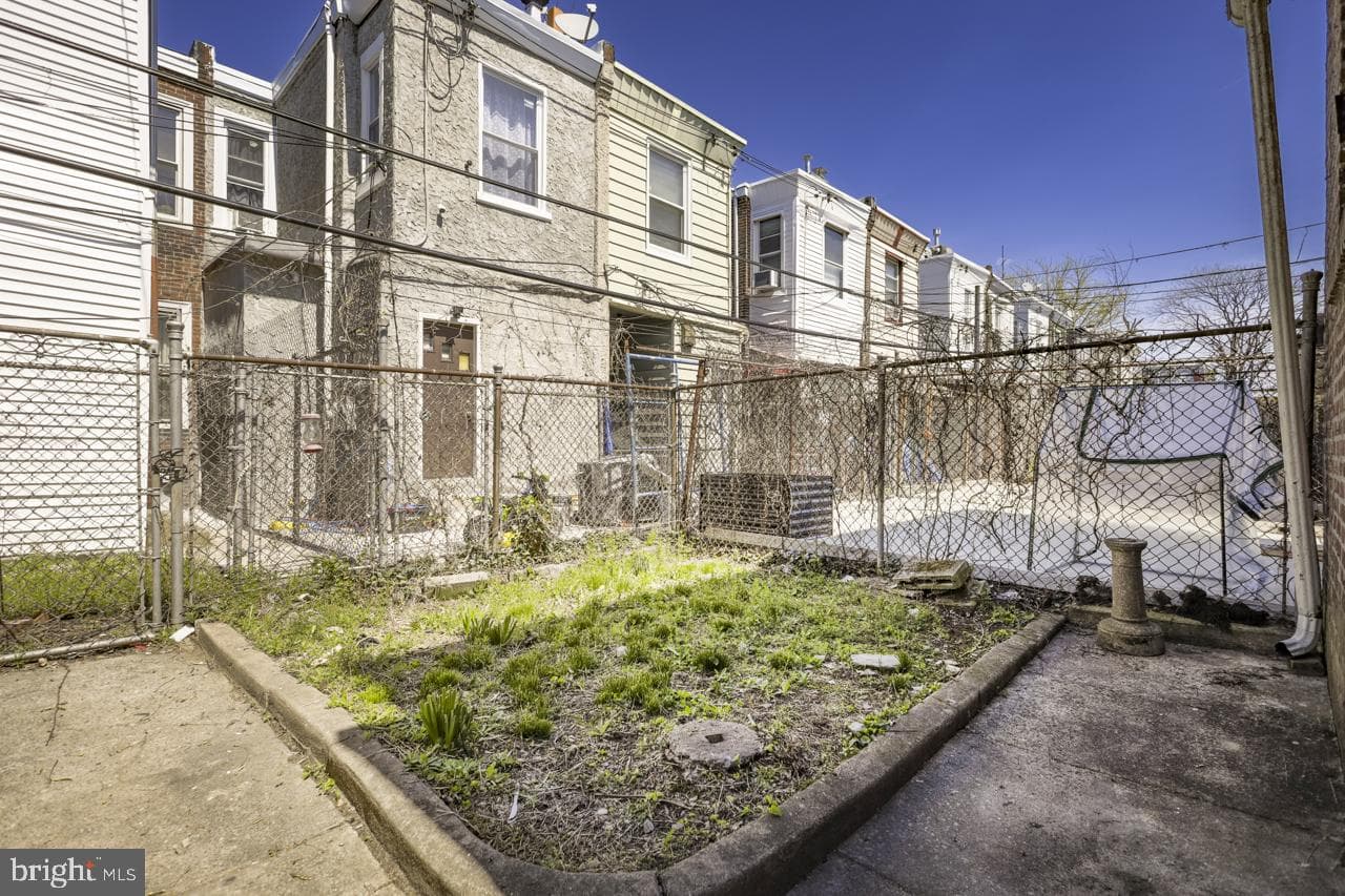 2323 W Cumberland Street photo 32
