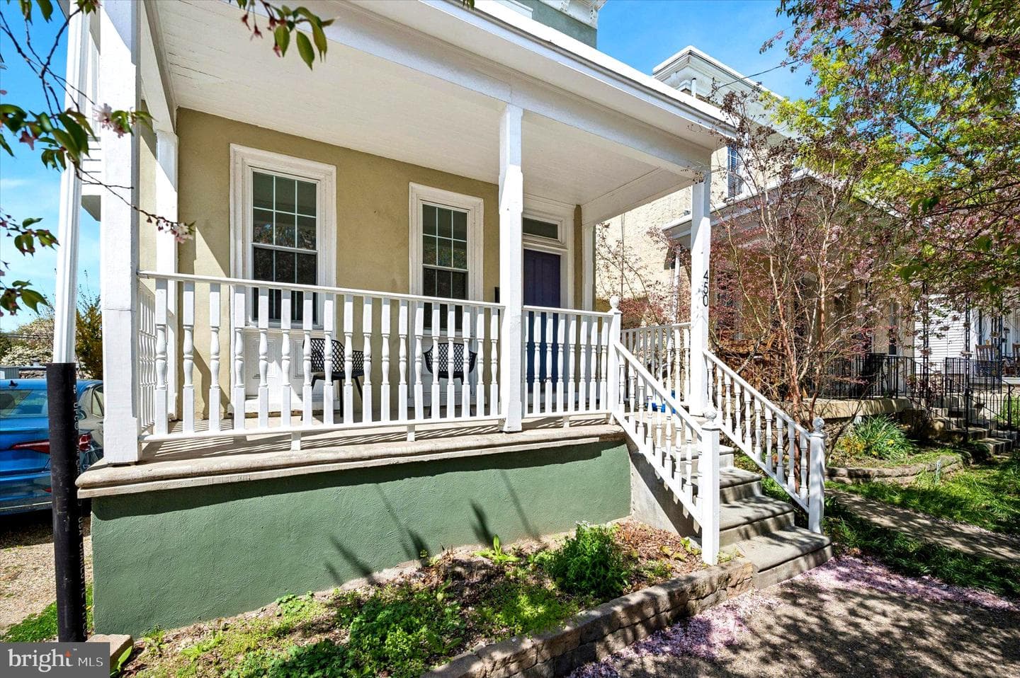 450 Leverington Avenue photo 4