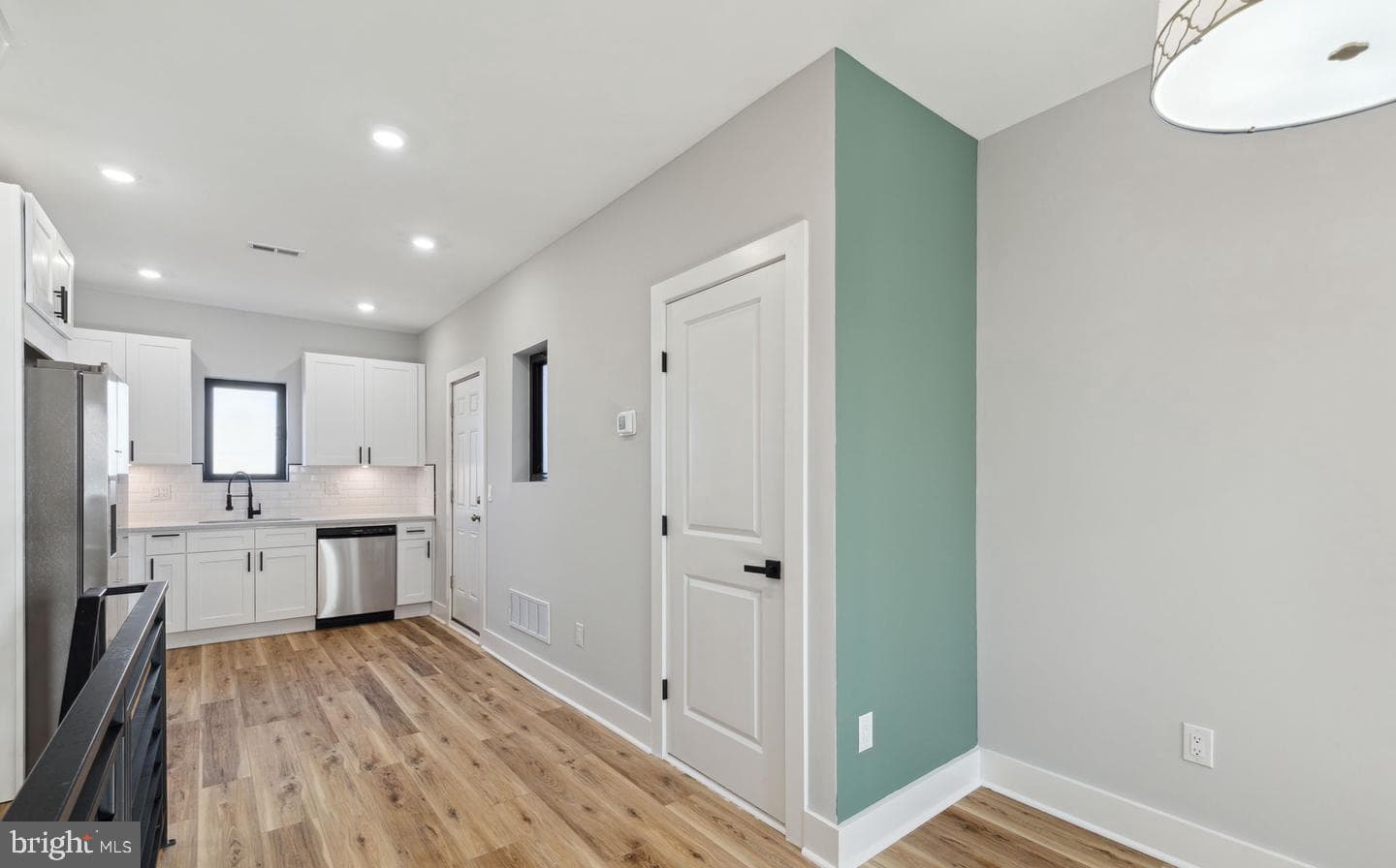 2103 E Orleans Street photo 6