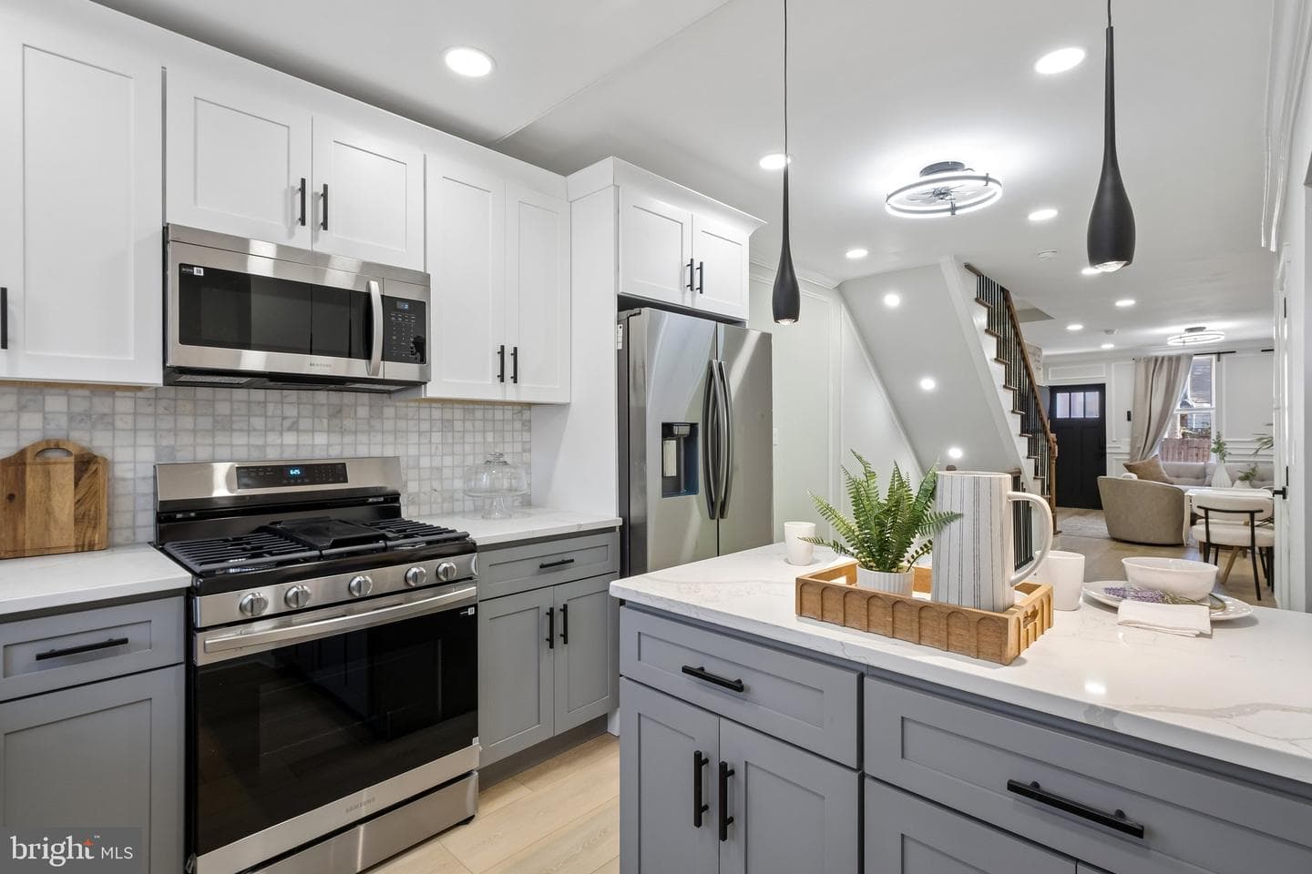 2076 E Monmouth Street photo 15