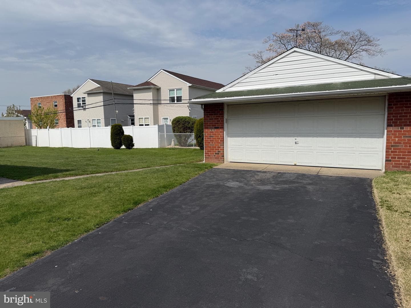 9234 Glenloch Street photo 3