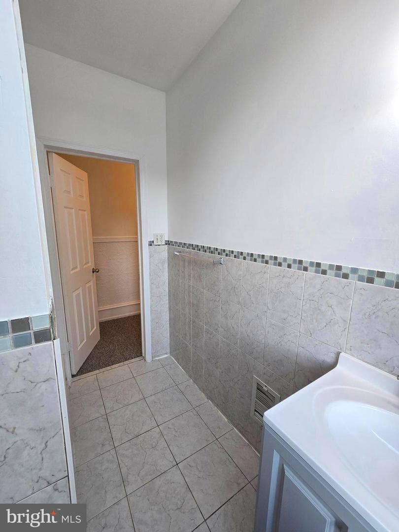 1513 W Tioga Street photo 35