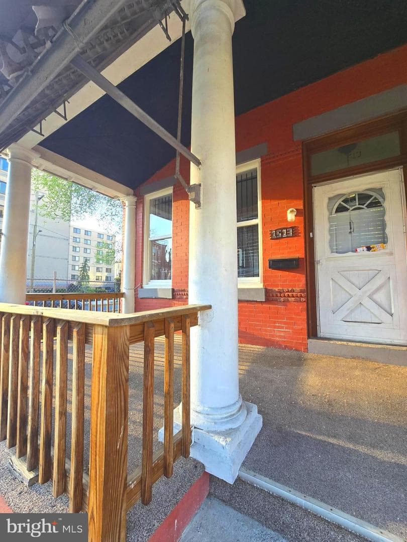 1513 W Tioga Street photo 4