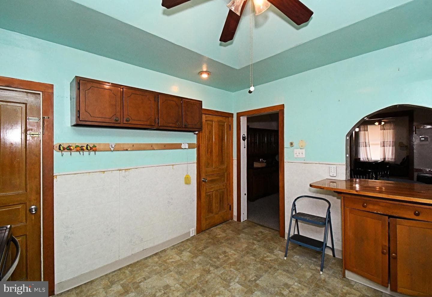 328 Roxborough Avenue photo 17