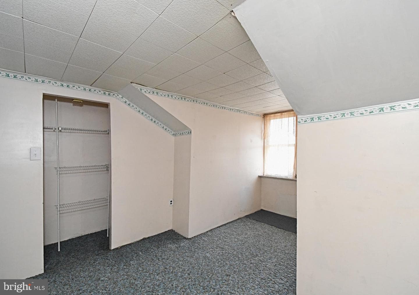 328 Roxborough Avenue photo 41
