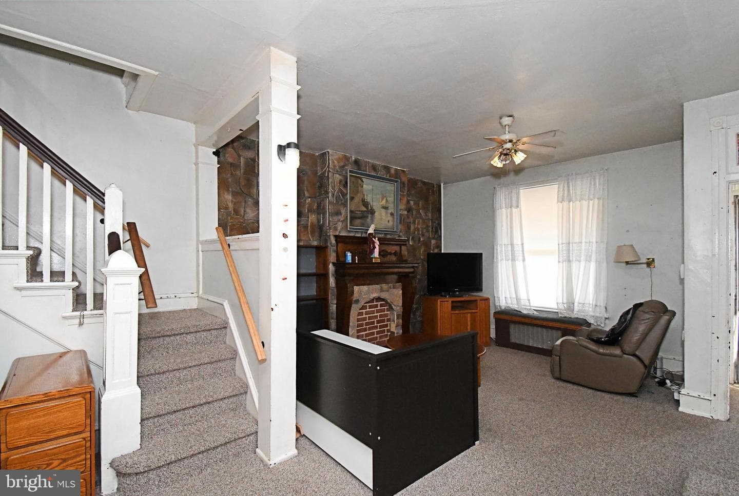 328 Roxborough Avenue photo 8