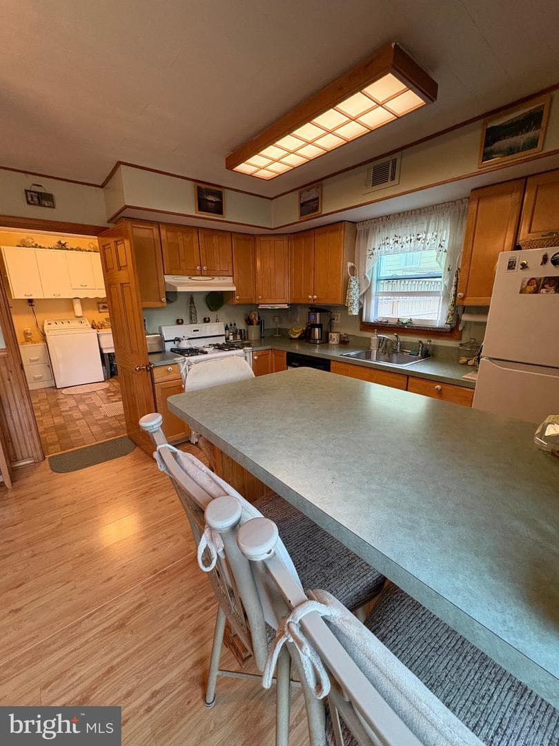 1045 Foster Street photo 14
