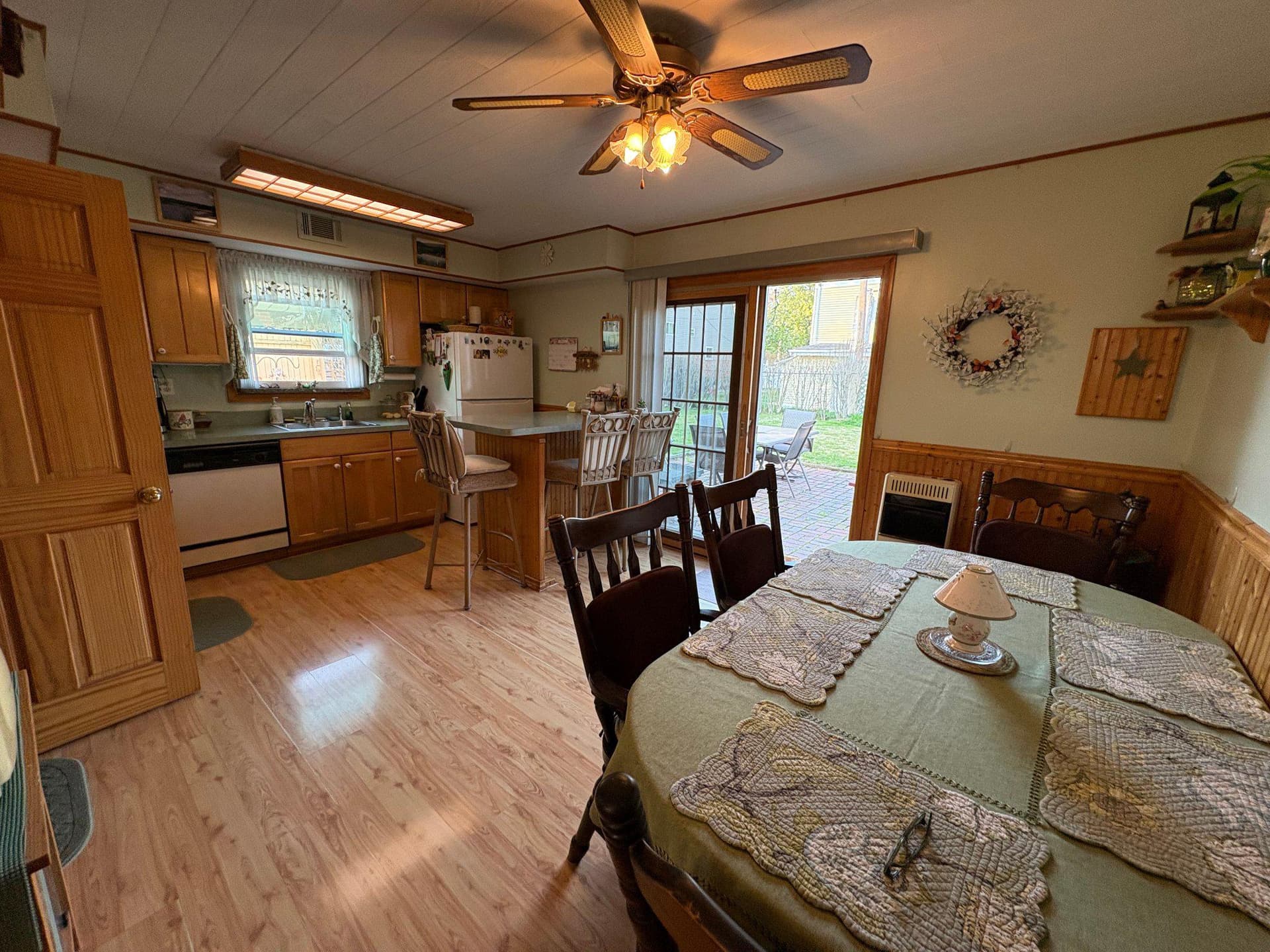 1045 Foster Street photo 9