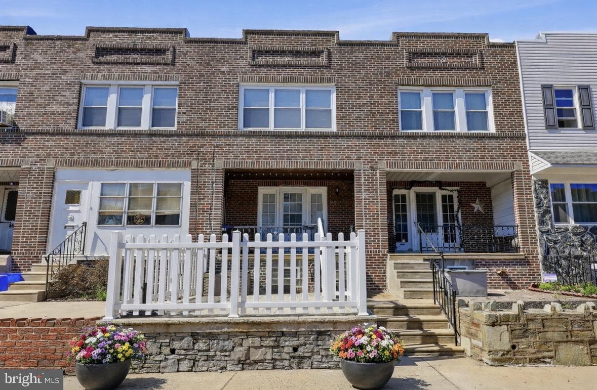 2836 Gillingham Street photo 1
