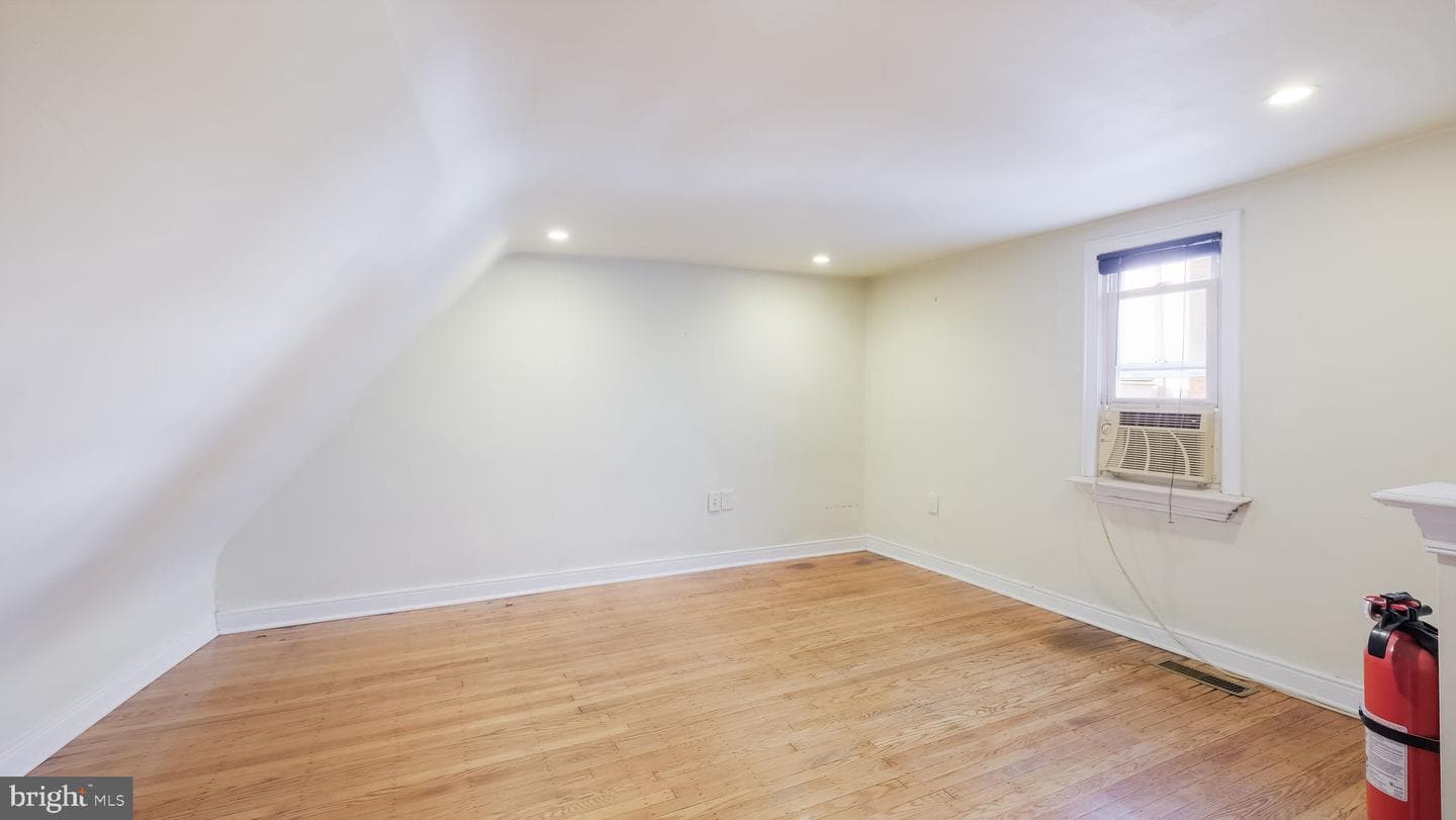 731 Carpenter Street photo 18