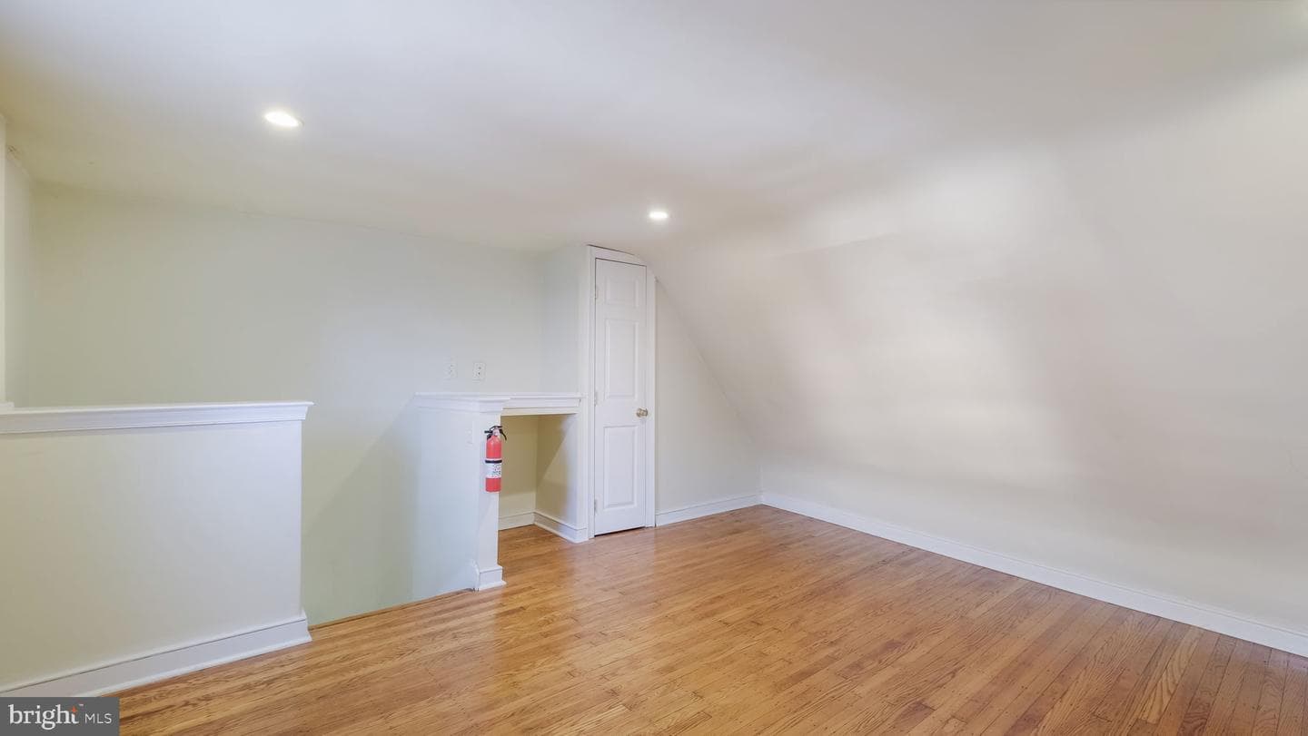 731 Carpenter Street photo 19