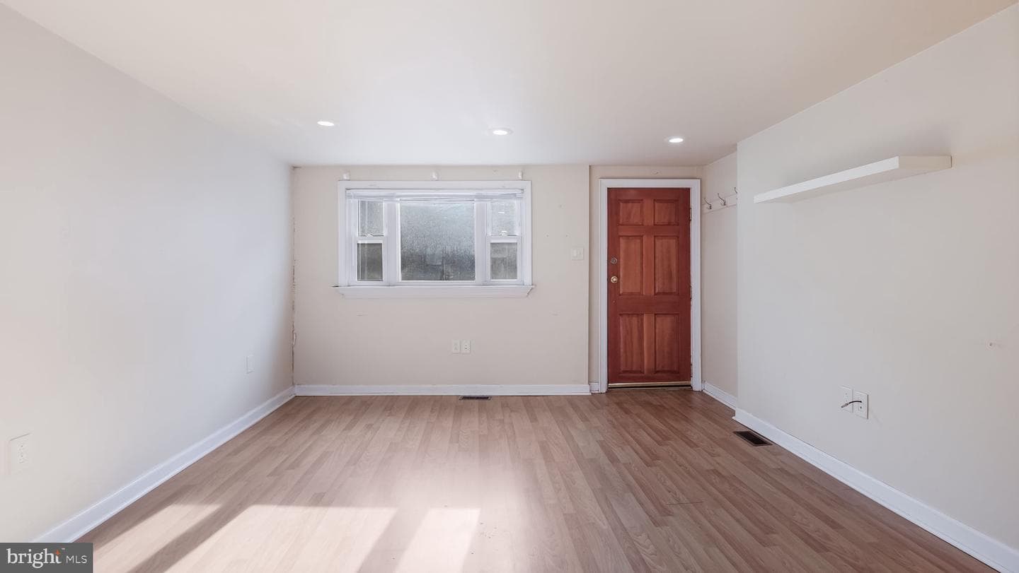 731 Carpenter Street photo 2