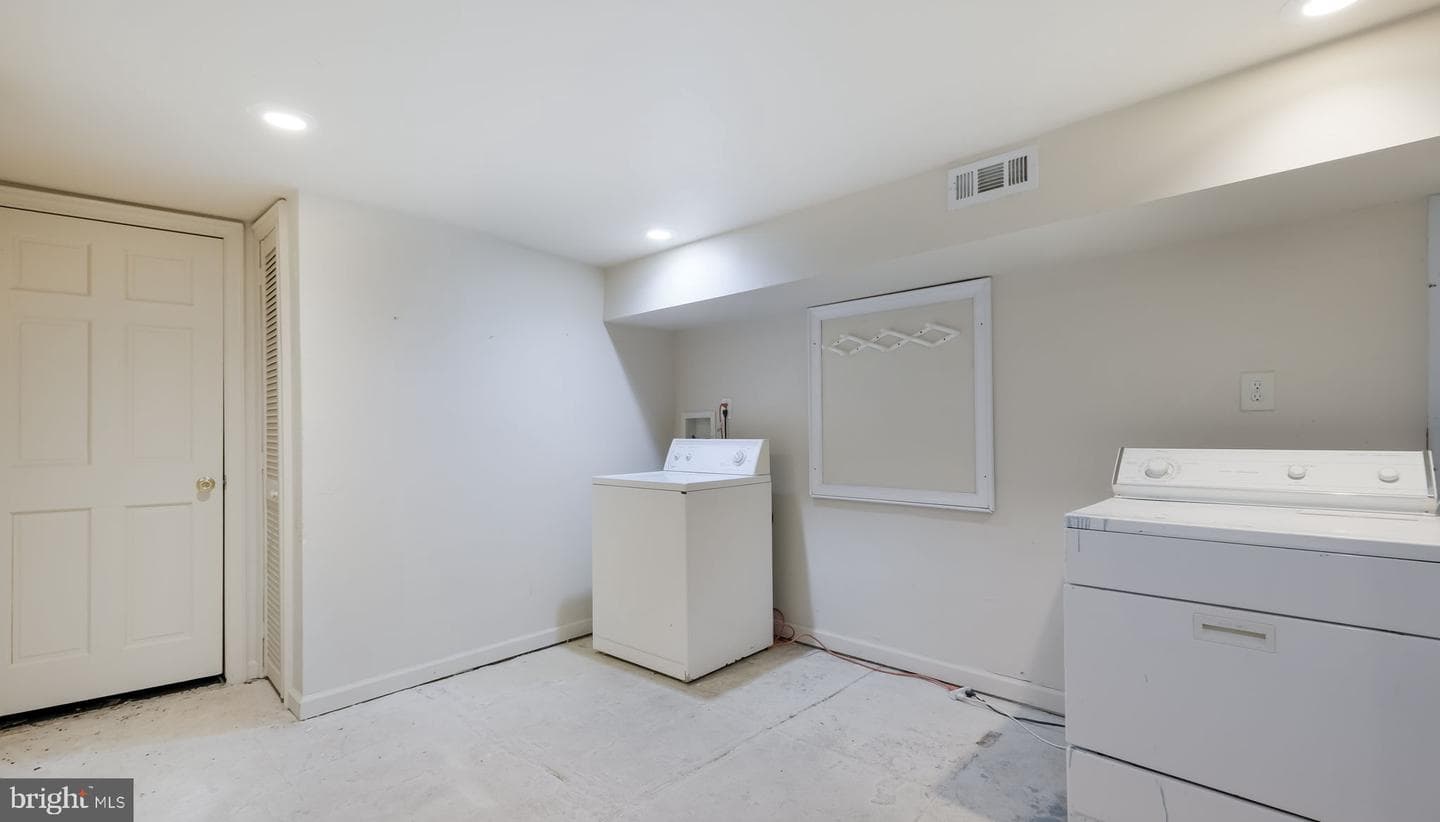 731 Carpenter Street photo 21