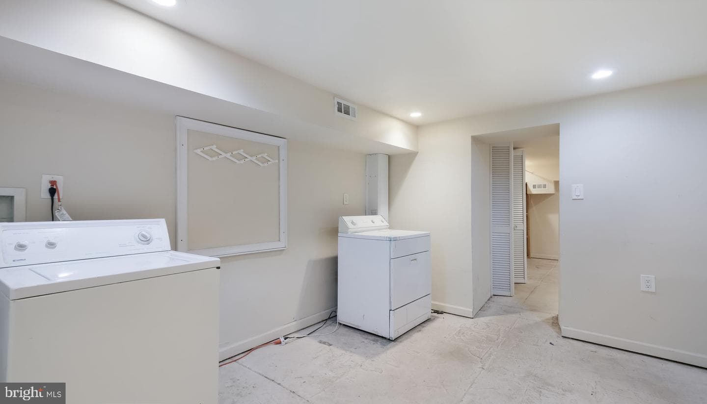 731 Carpenter Street photo 22