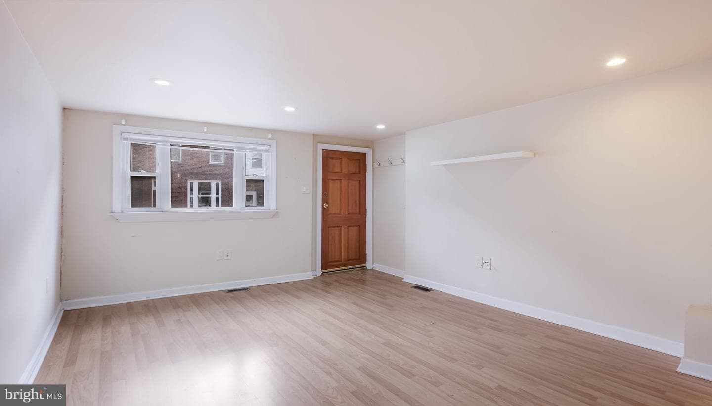 731 Carpenter Street photo 3