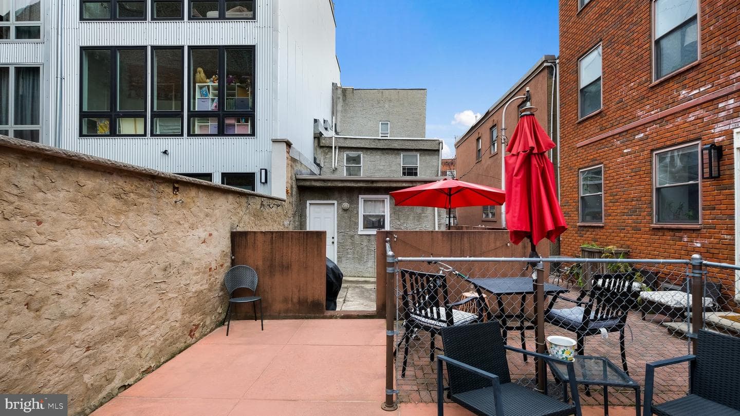 731 Carpenter Street photo 30