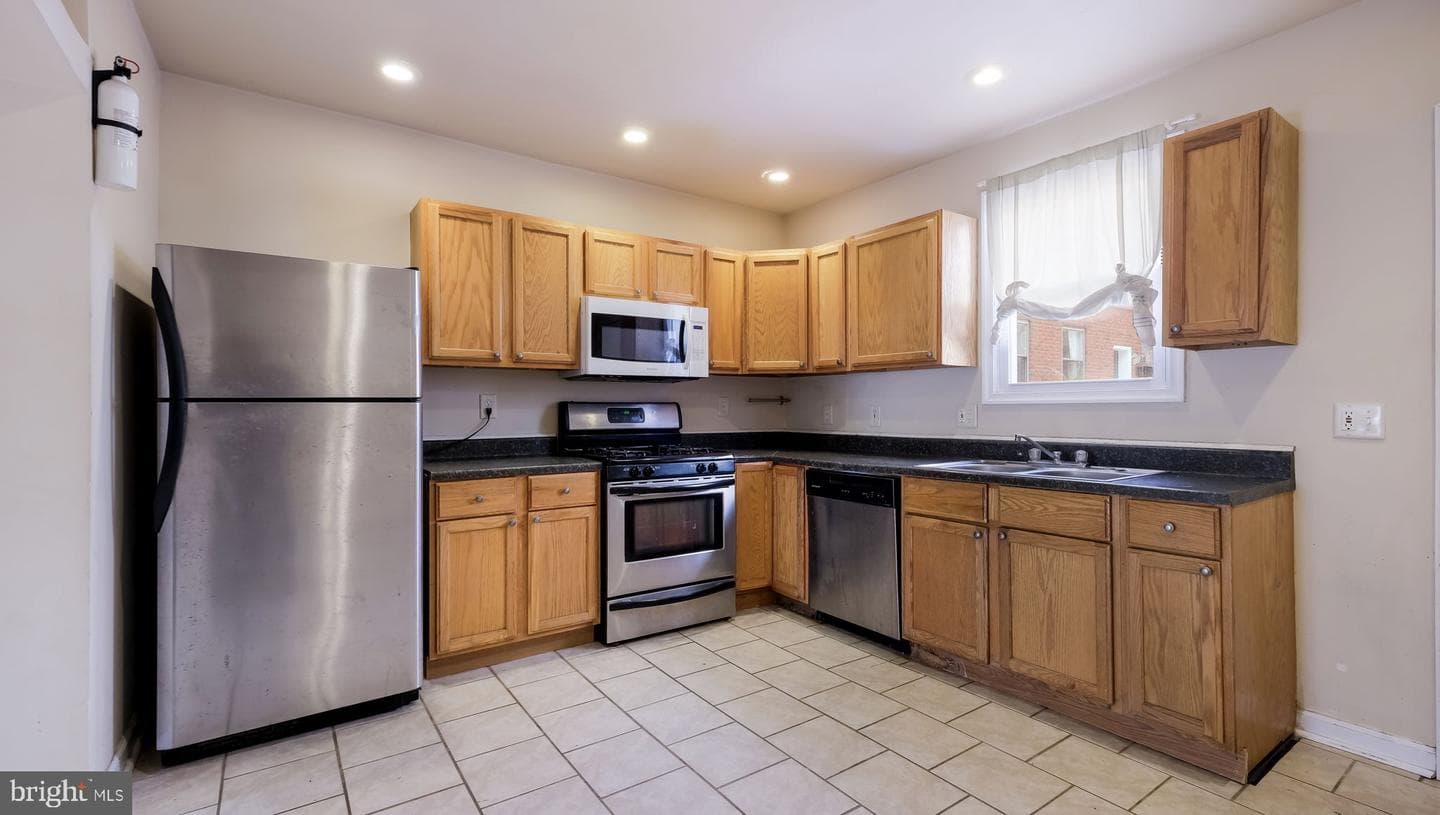 731 Carpenter Street photo 4