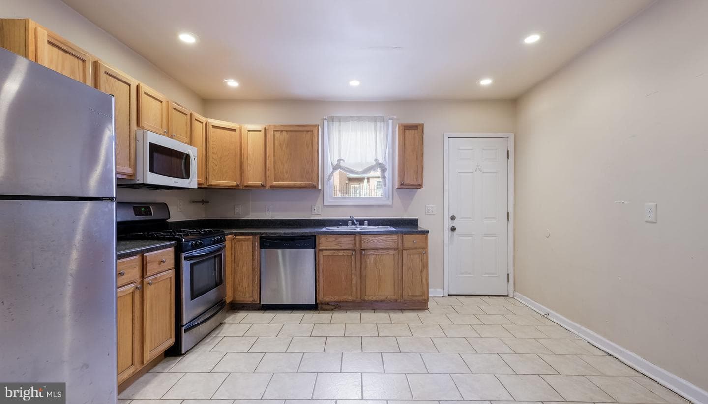 731 Carpenter Street photo 6