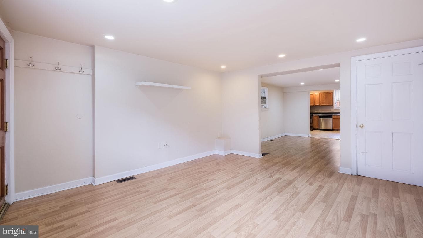731 Carpenter Street photo 8