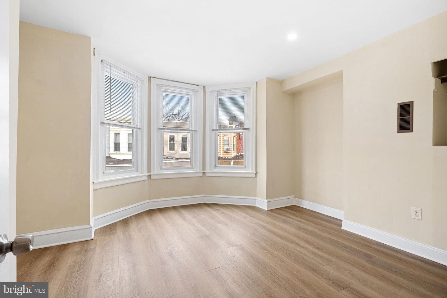 5428 Regent Street photo 17