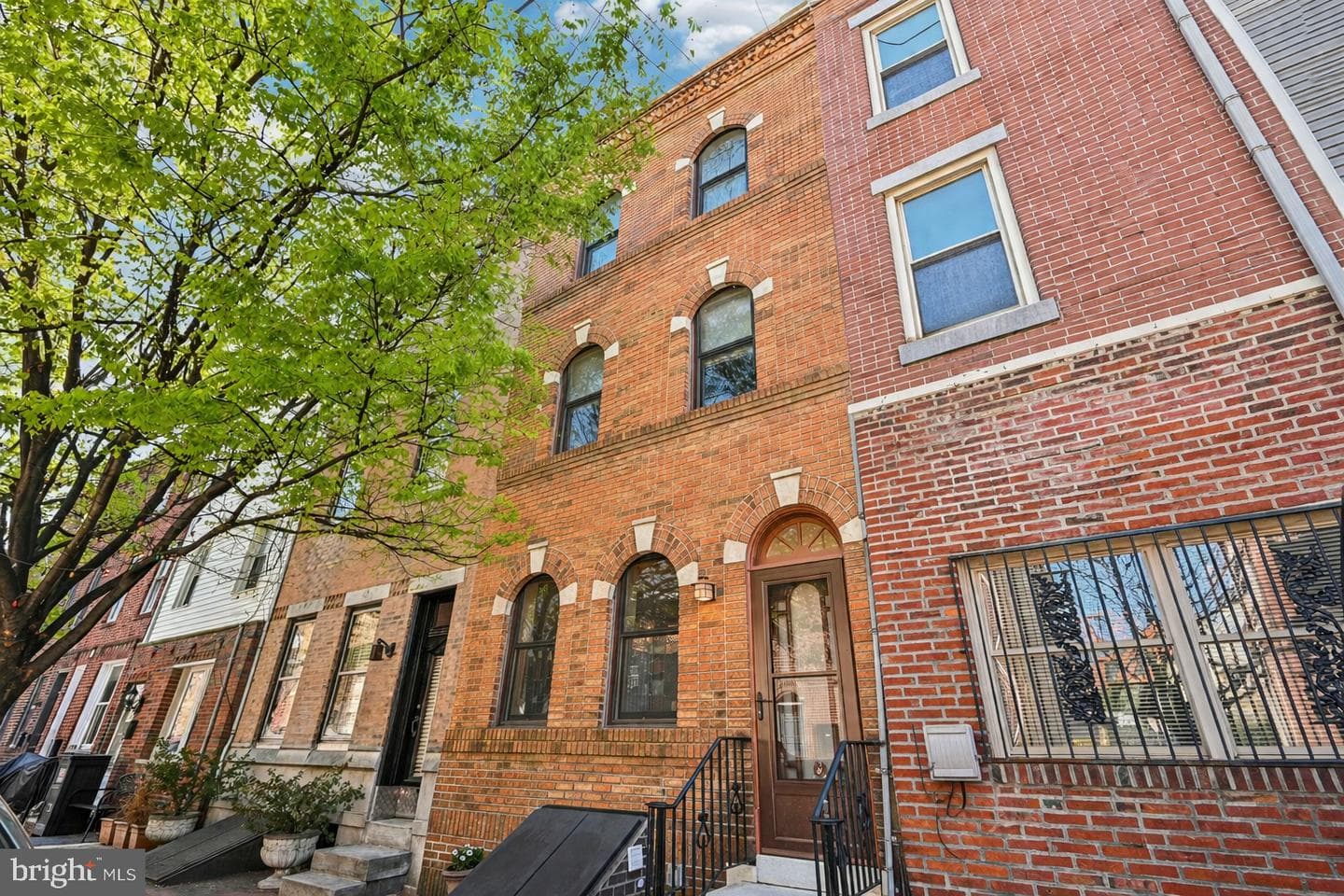 736 Carpenter Street