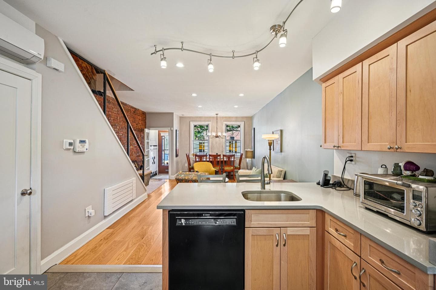 736 Carpenter Street photo 14