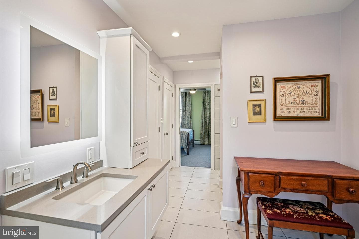736 Carpenter Street photo 33