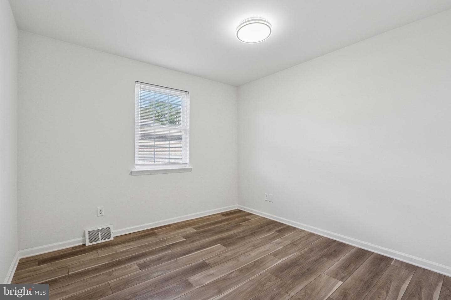 15014 Theresa Drive photo 18