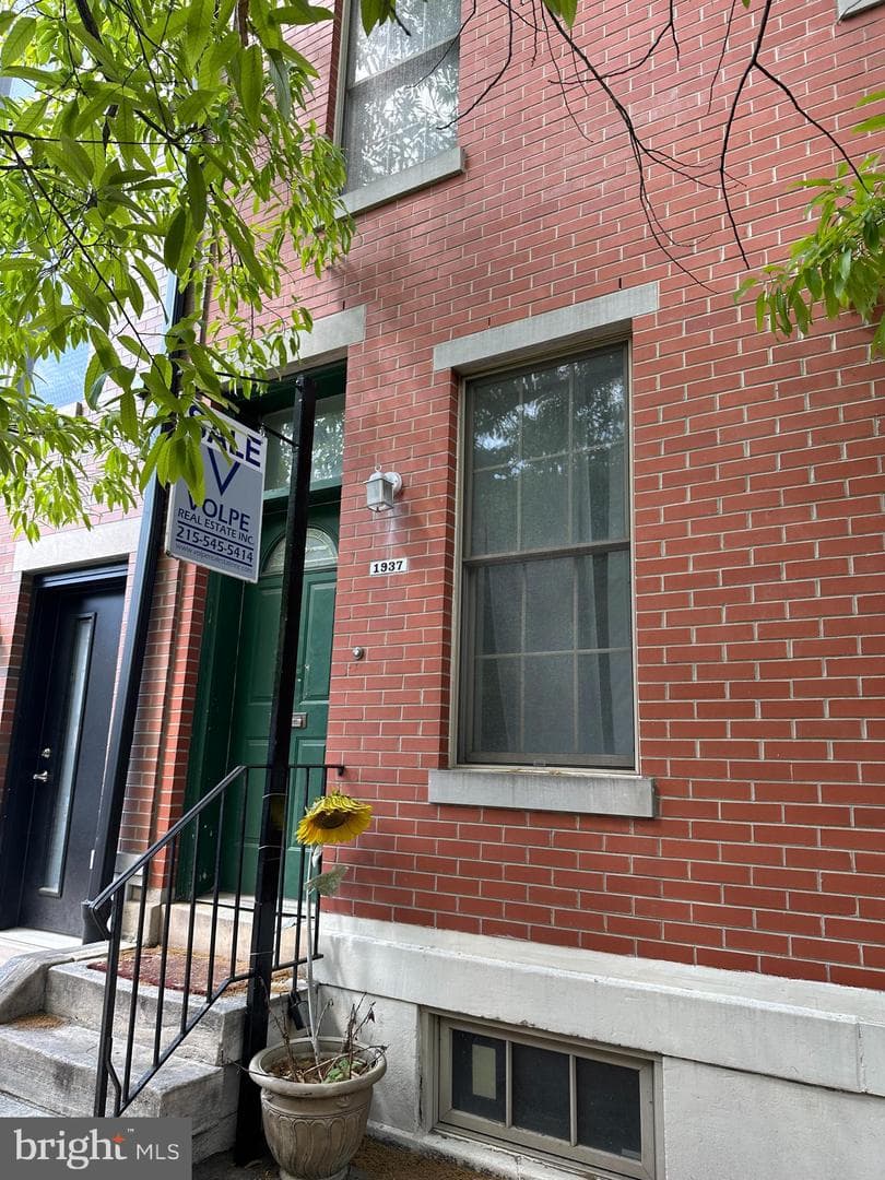 1937 Bainbridge Street
