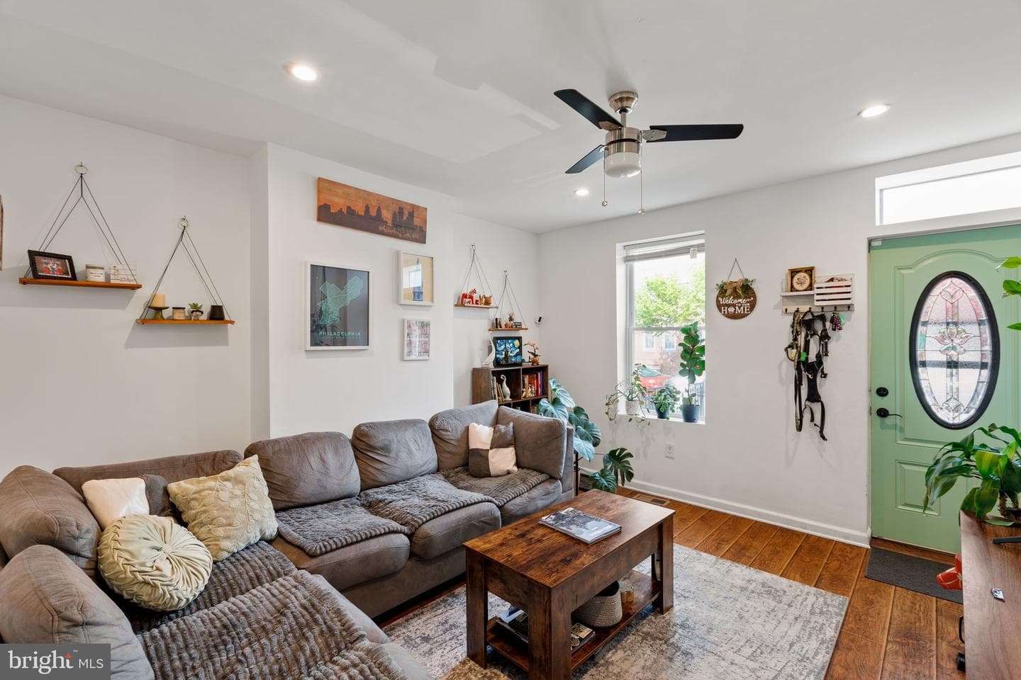 2318 E Letterly Street photo 4