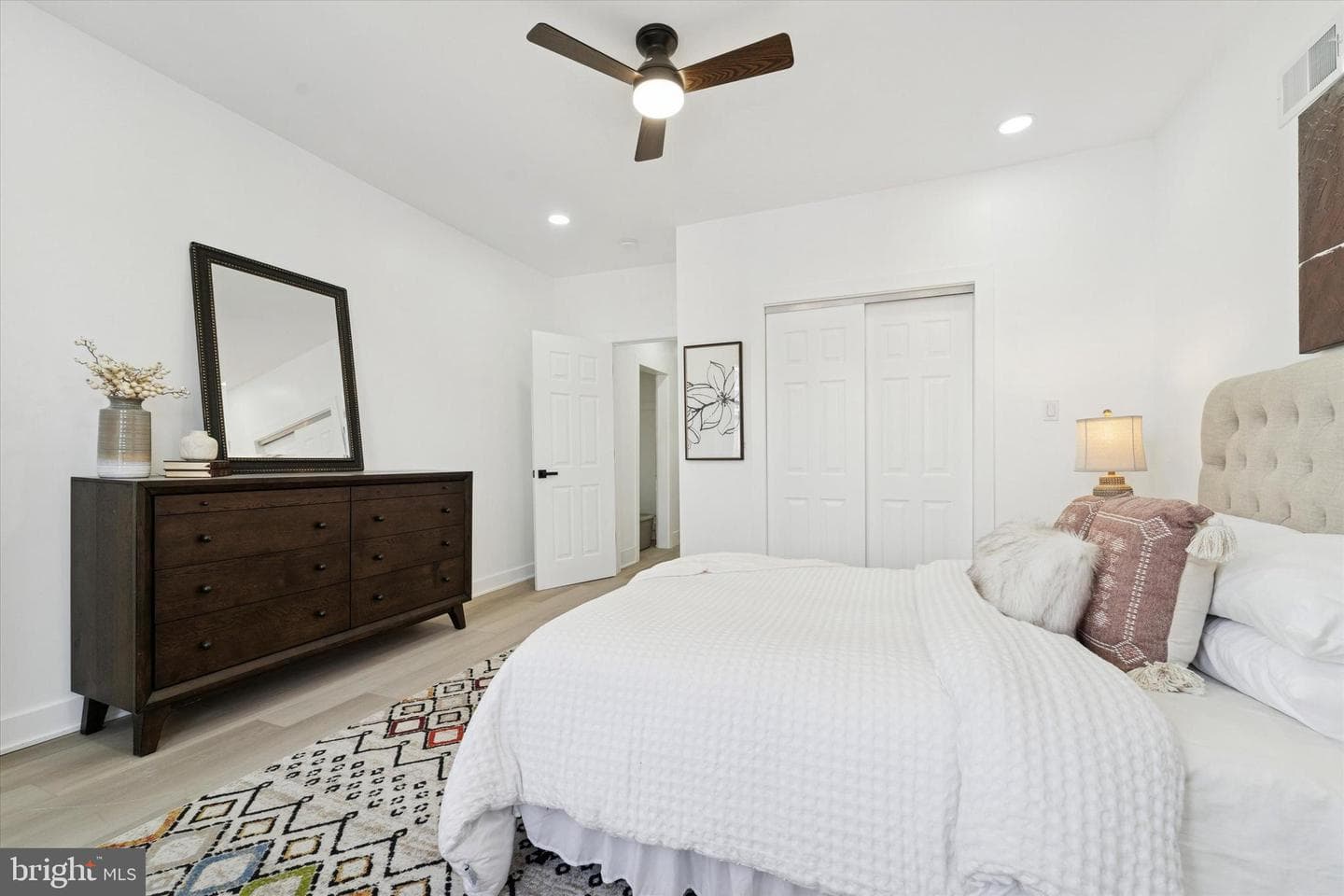537 N Wanamaker Street photo 32