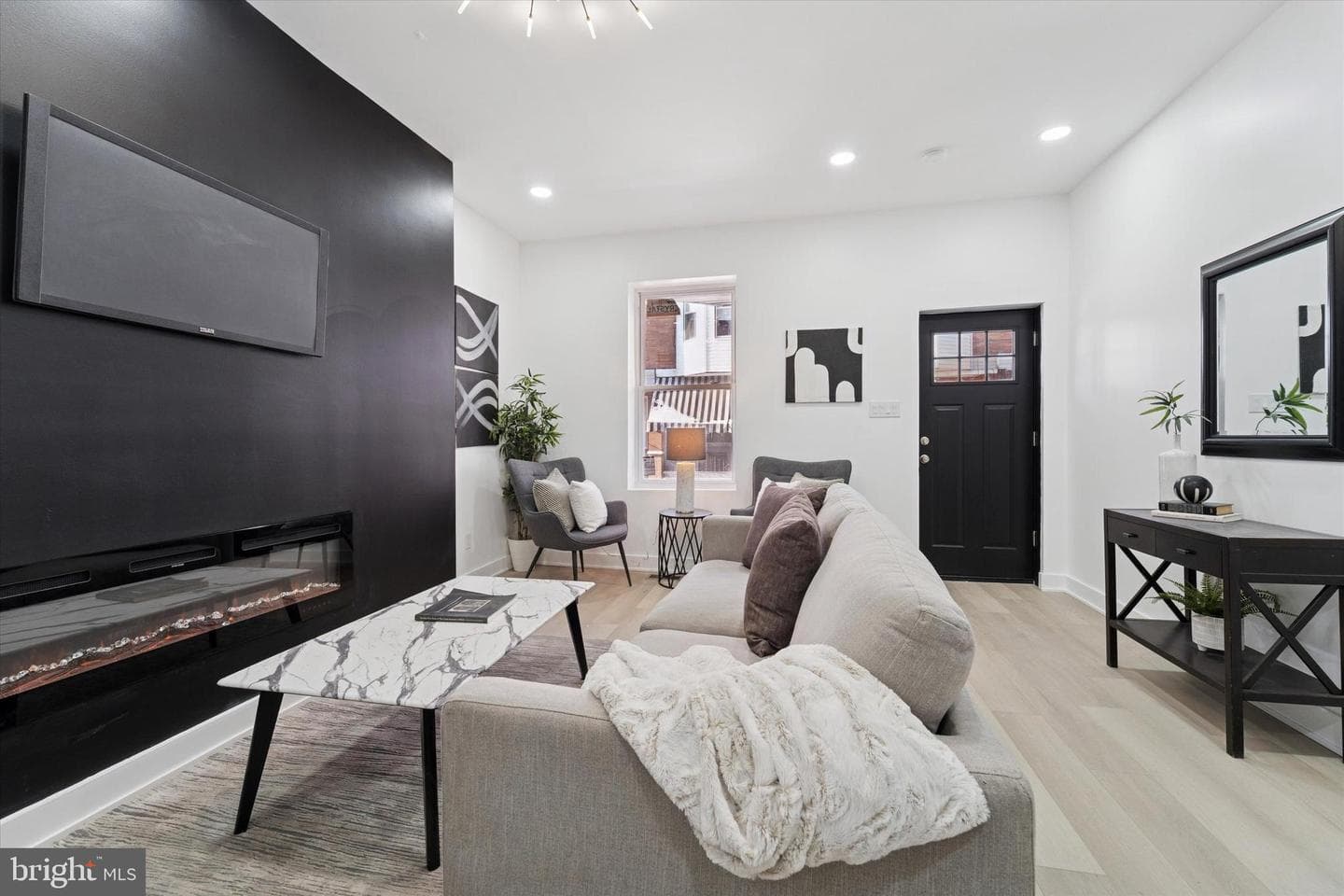 537 N Wanamaker Street photo 8