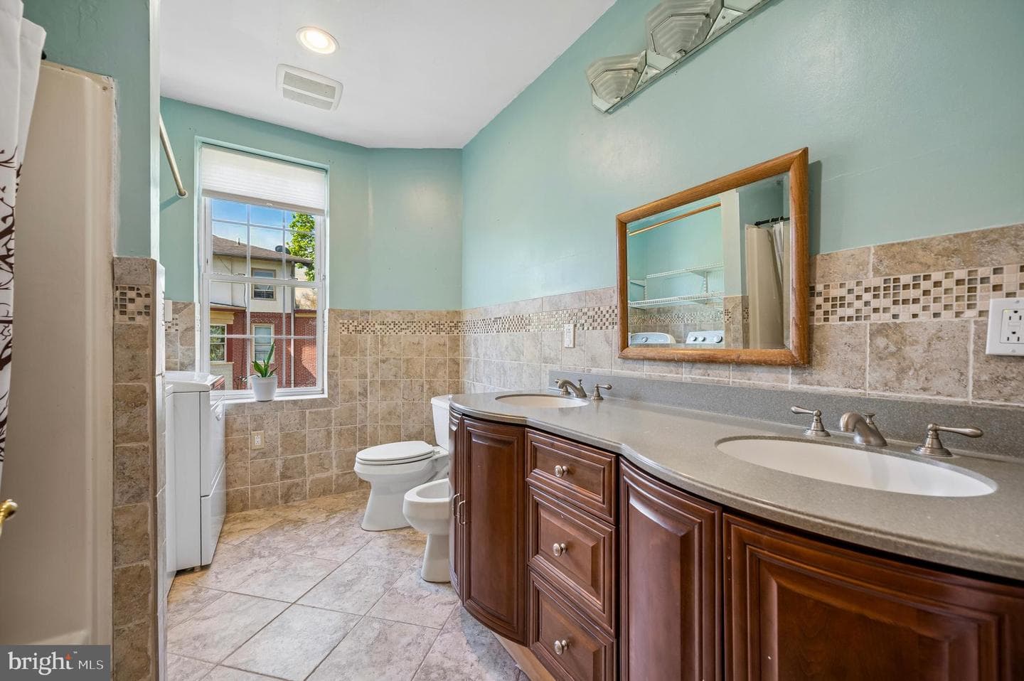 229 W Hansberry Street photo 20