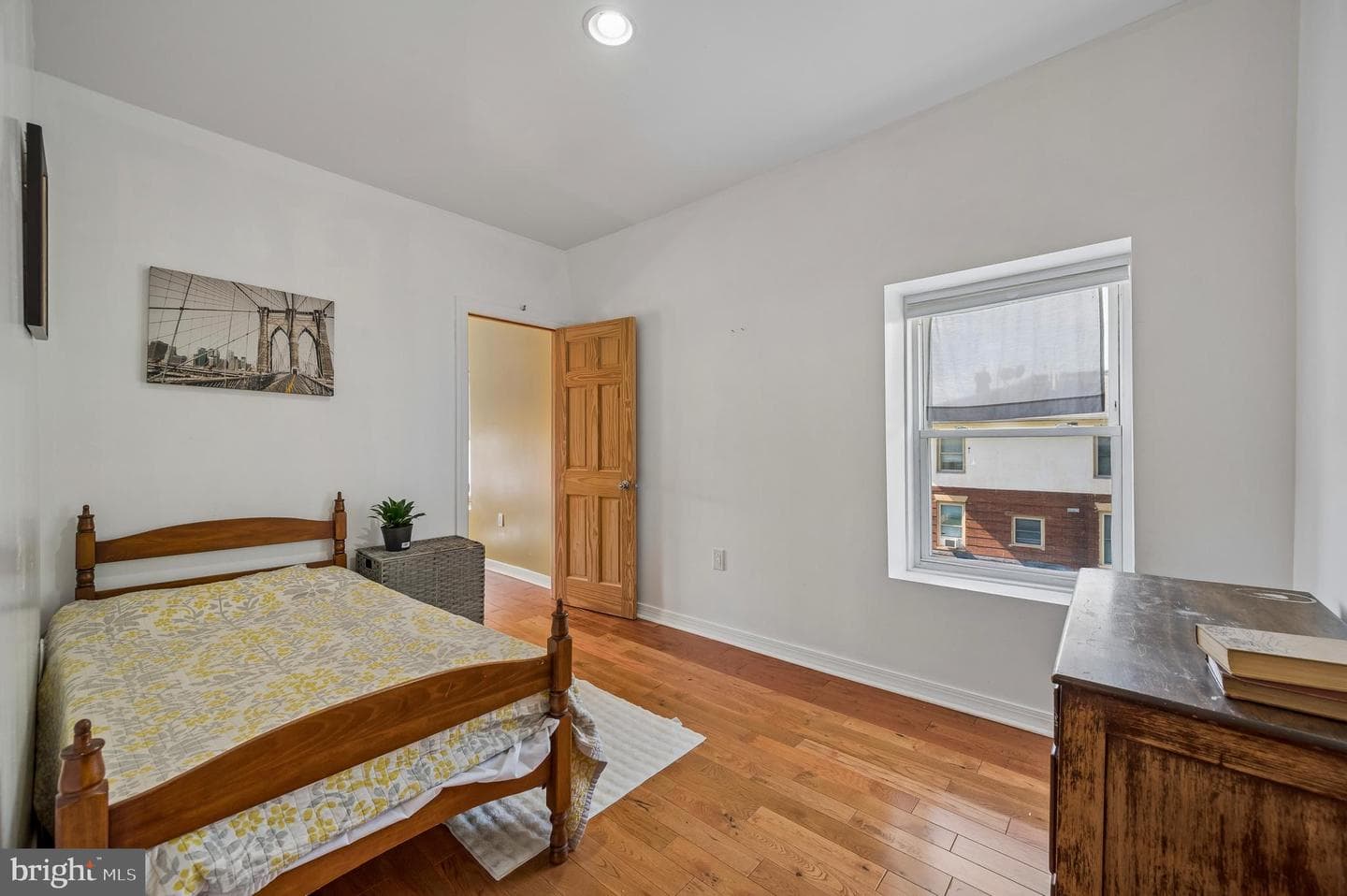 229 W Hansberry Street photo 29