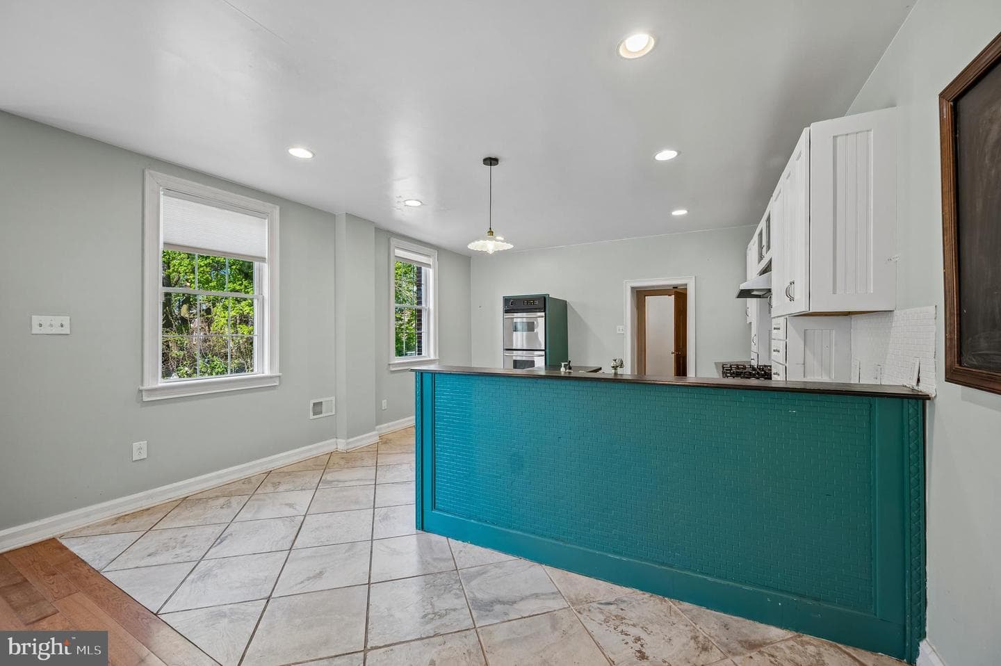 229 W Hansberry Street photo 9