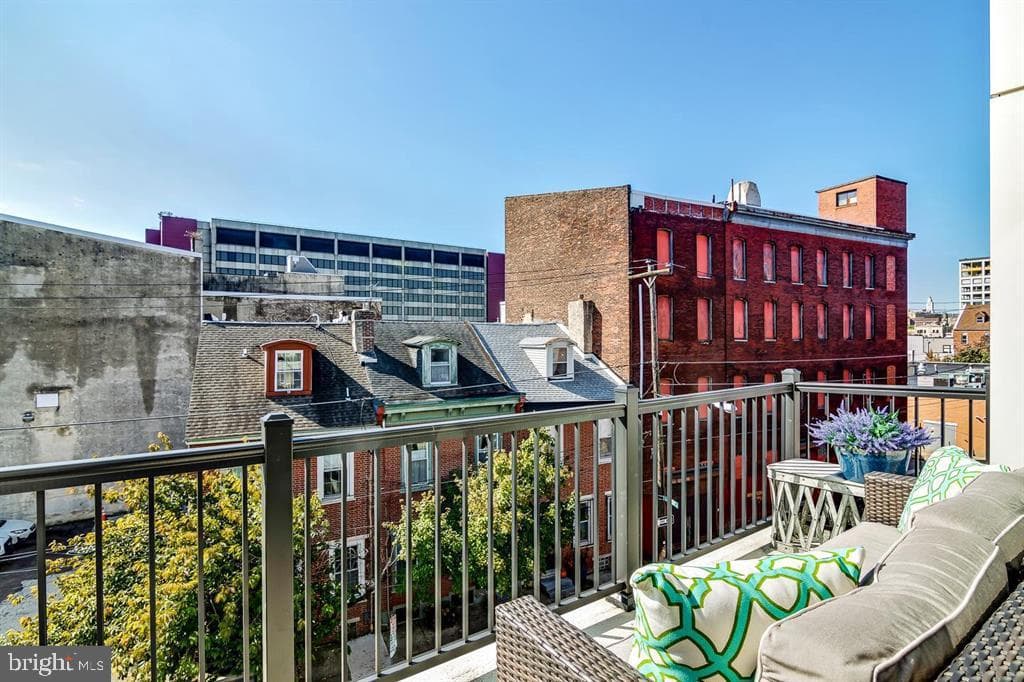 305 Green Street photo 35