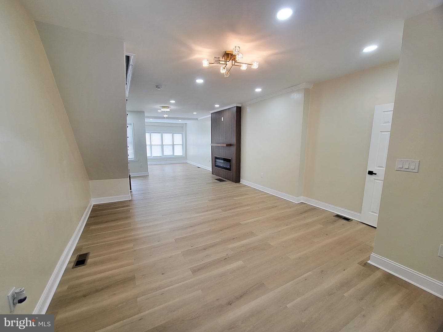 1449 Conlyn Street photo 4