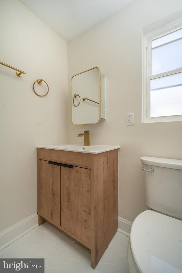 321 Emily Street photo 21