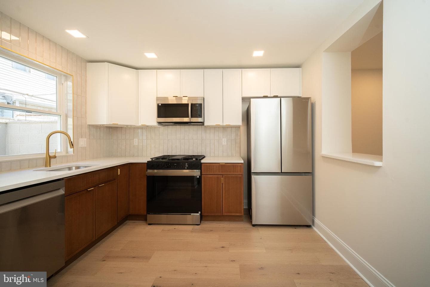 321 Emily Street photo 6