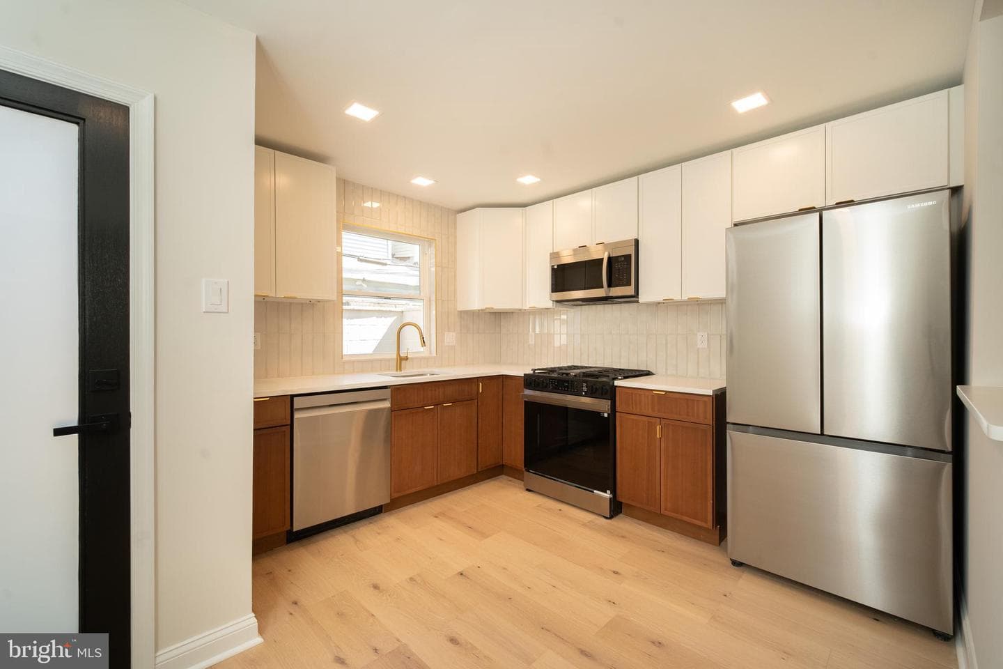 321 Emily Street photo 9