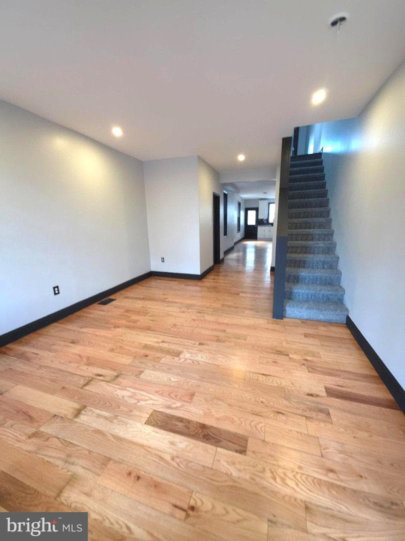 4668 James Street photo 3
