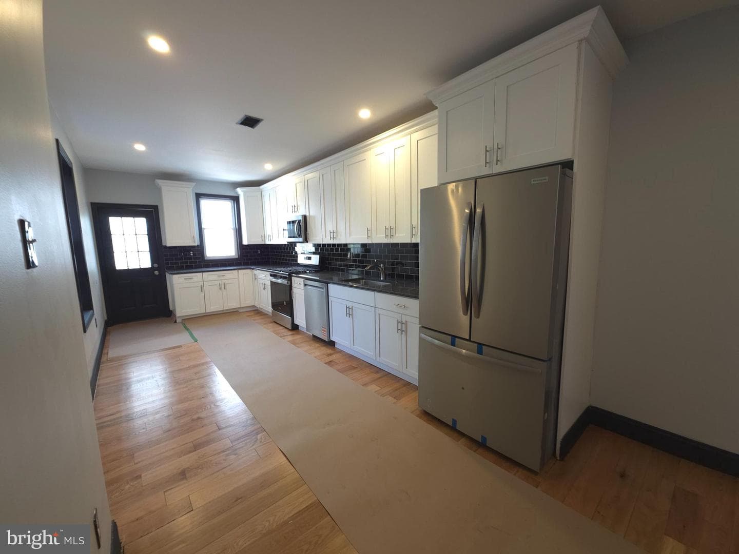 4668 James Street photo 8