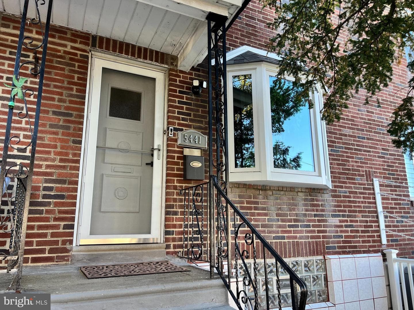 5441 Tackawanna Street photo 3