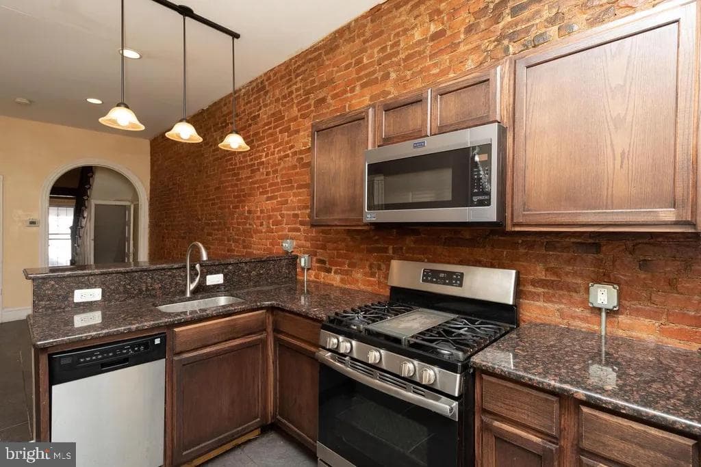 2253 N Sydenham Street photo 3