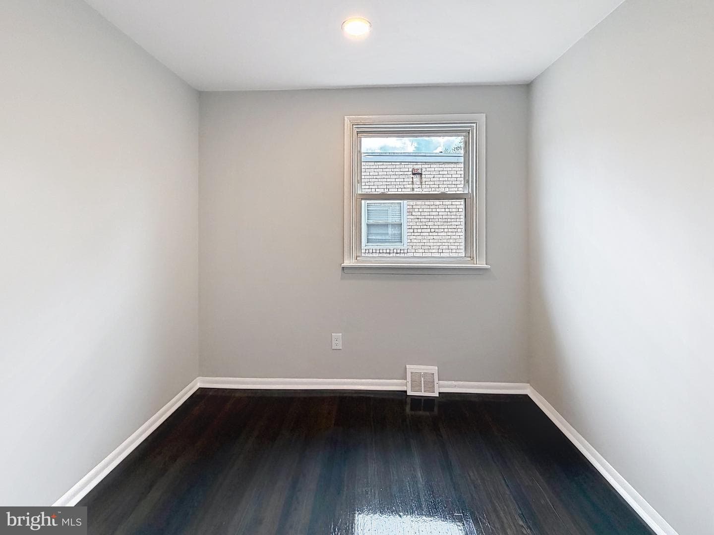 7528 Valley Avenue photo 31