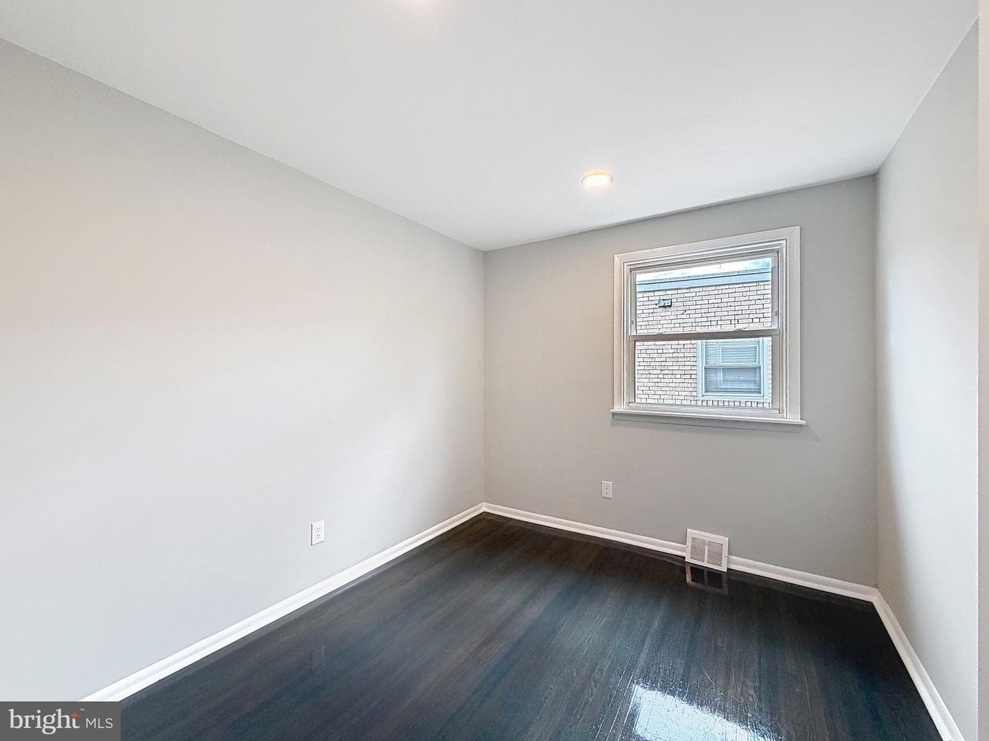 7528 Valley Avenue photo 32
