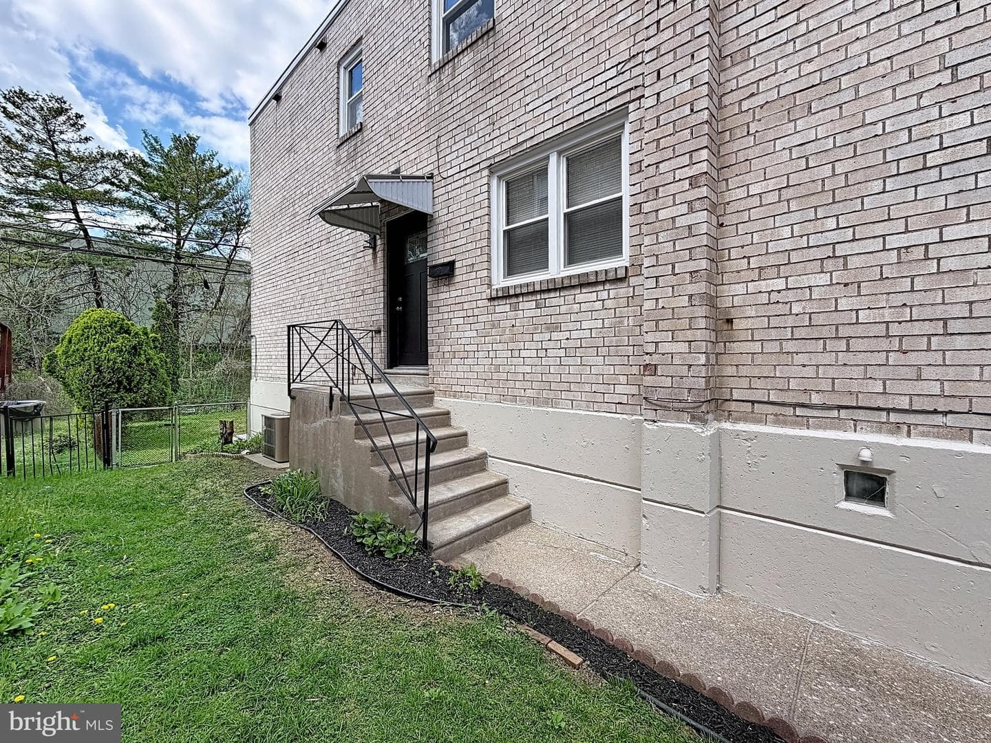 7528 Valley Avenue photo 5